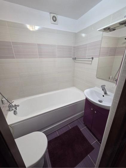 Apartament cu 3 camere decomandat în Titan