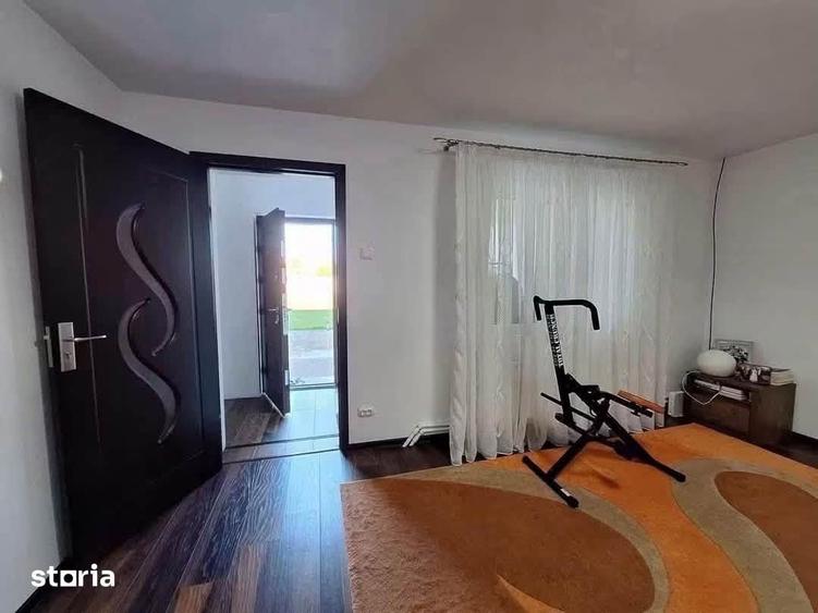 Casă cu 4 camere cu Teren 1070 Mp în Central