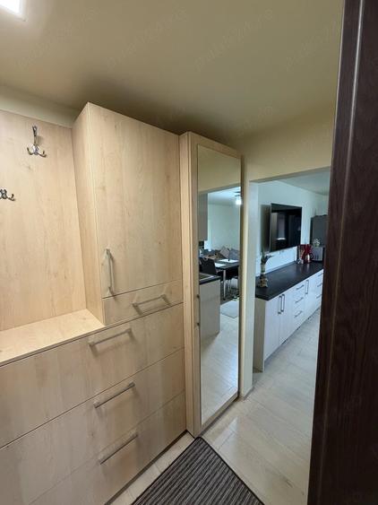 Apartament cu 3 camere semidecomandat în Aradului
