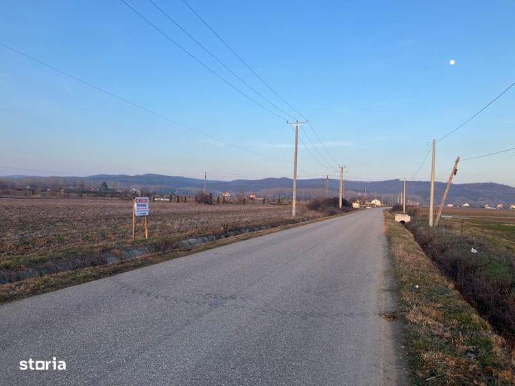 Teren de 2000 mp, în Crușeț