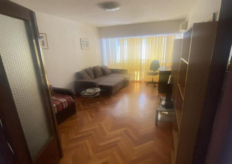 Central,B dul.Unirii, colt cu B-dul. Mircea Voda,Ap.2 cam. - 5