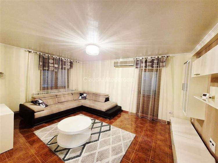 Apartament cu 4 camere decomandat cu parcare