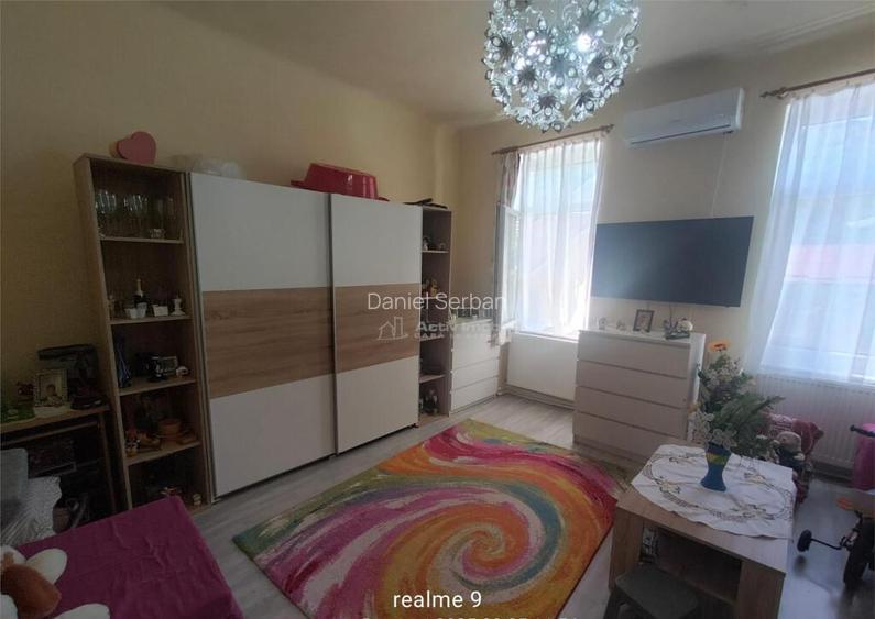 Resita Apartament la Curte Comuna