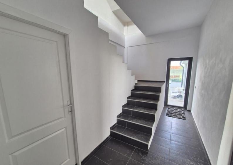 Inchiriere cladire P+1+M *vad intens* -zona RAR-Tg. Jiu - 8