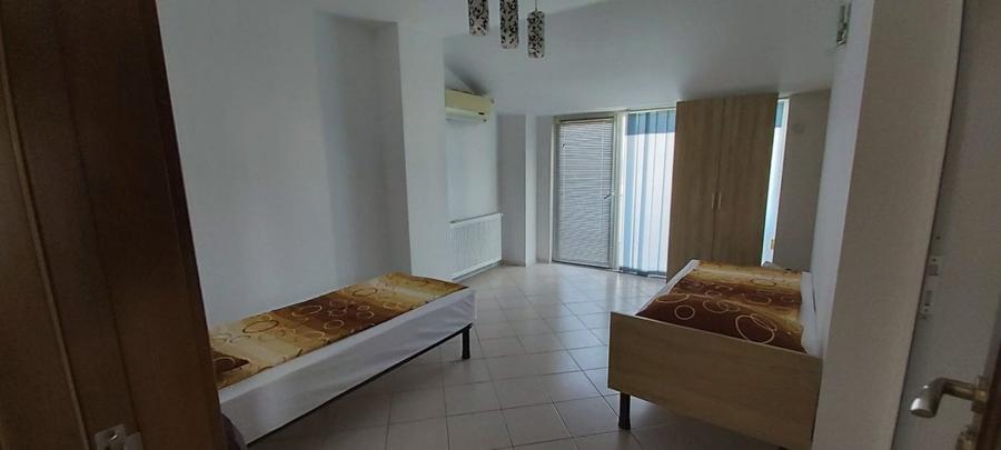 Cladire De Inchiriat - 33 Locuri - Piata Ovidiu - Ideal Echipa Muncito - 1