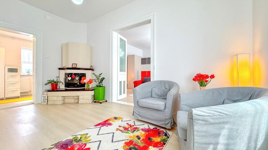 Casa renovata, semineu si terasa privata, Str.Nicopole - 2