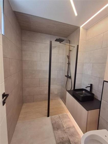 Apartament de LUX  2 camere decomandat pivnita zona Strand - 4