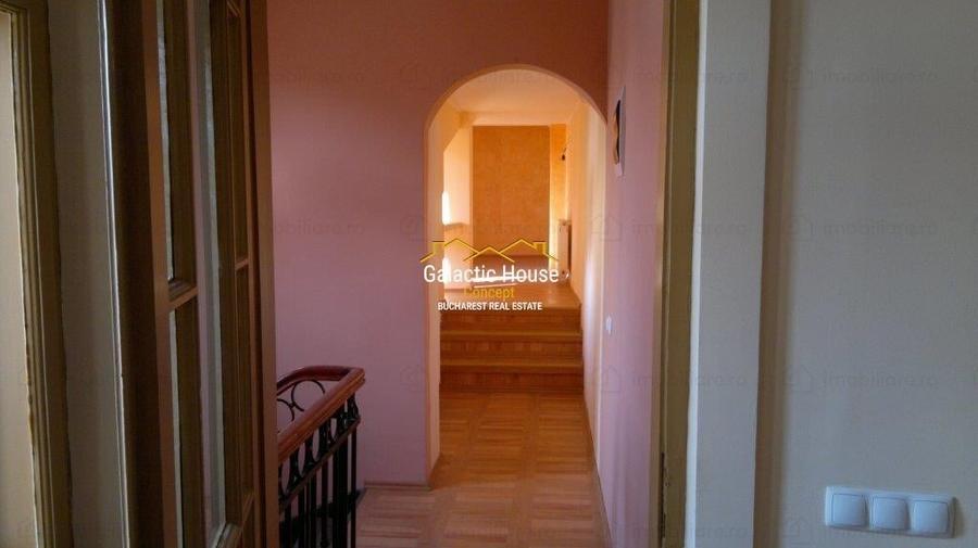 ANSAMBLU VILE - TREI CORPURI CL?DIRE - LOCURI DE PARCARE - 12 MASINI - 8