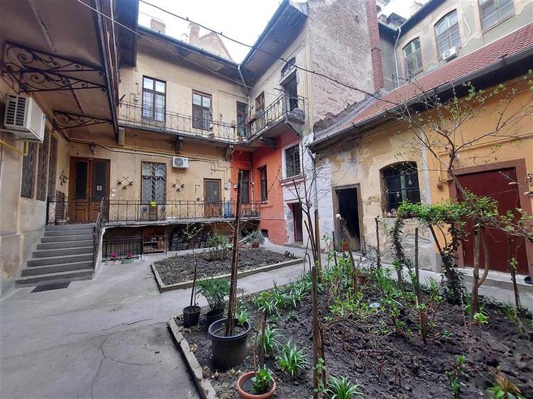 Apartament cu 2 camere si zona de dormit, ultracentral - 1