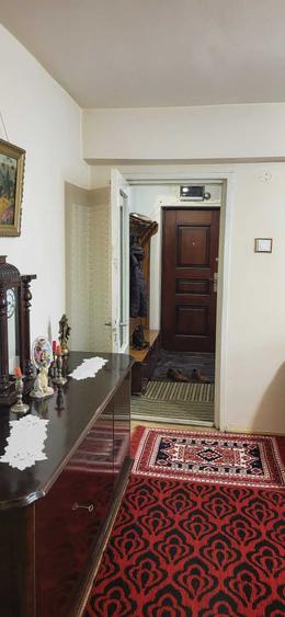 Apartament cu 4 camere semidecomandat în Central