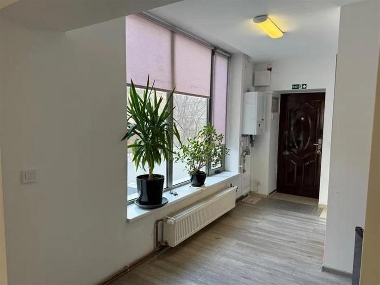 Unirii-Traian, birou modern, parter inalt, terasa proprie - 2