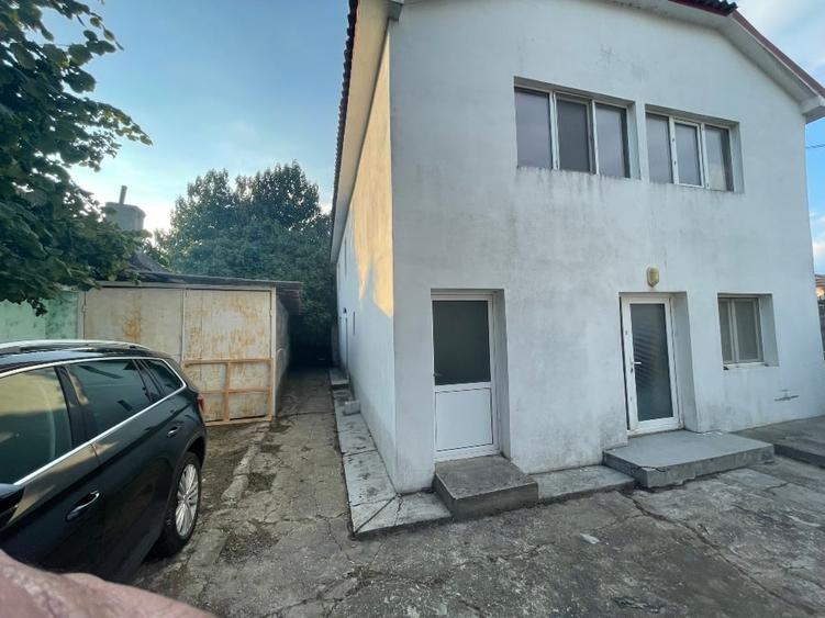 Casă cu 3 apartamente separate, ideală investitie pentru închiriere - 1