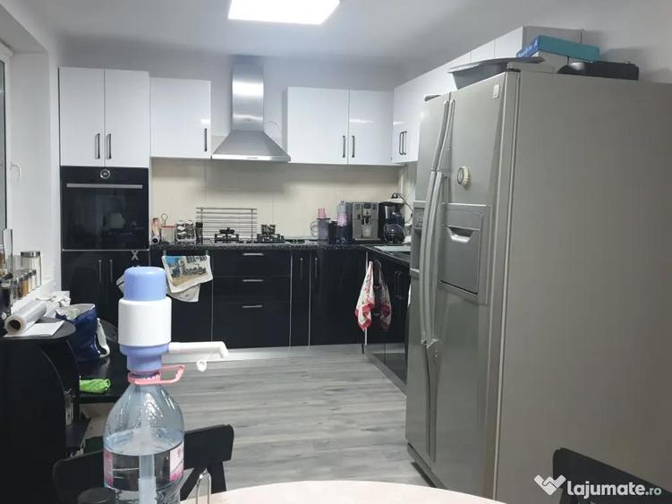 Vand casa la curte Ciorogarla - 2