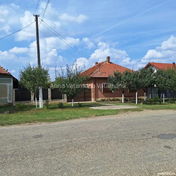 Vand casa caramida an 2000