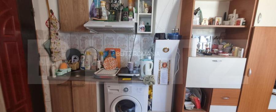 Garsoniera cu baie si geam mare - scara foarte ingrijita