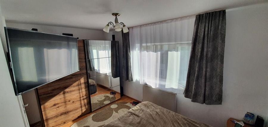 Apartament 2 camere de inchiriat pe termen lung in Sepsi, zona Strand. Dotat cu AC,mobilat. Ideal pentru un angajat la stat sau cuplu. - 1
