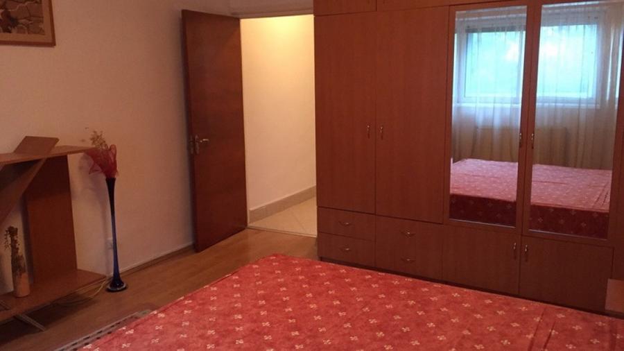 Apartament cu 3 camere decomandat în Tineretului