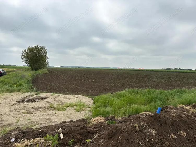 Oferta! Se ofera spre vanzare teren intravilan de 53.000mp. - 2