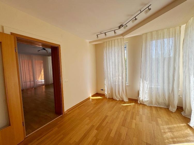 Casa cu curte si garaj dublu// Pipera// semimobilata - 7