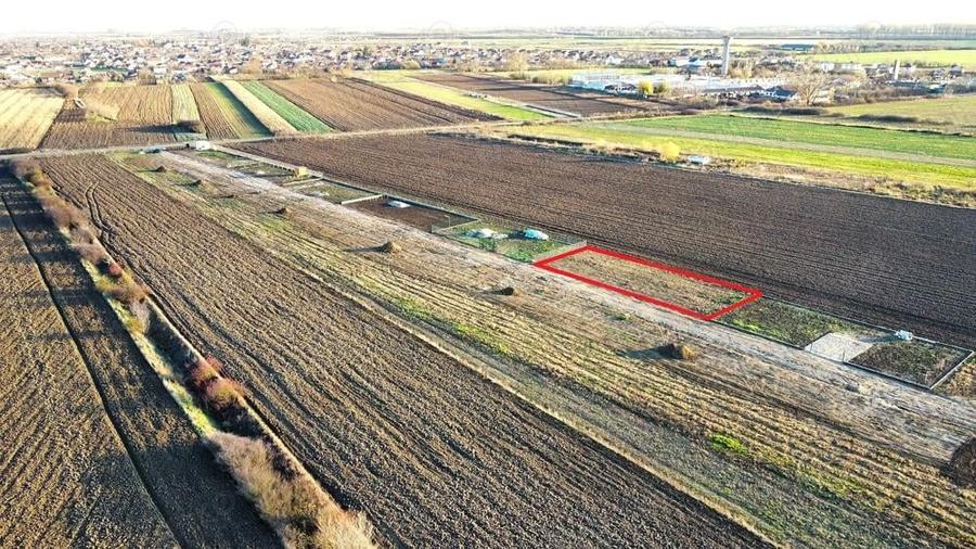 Teren intravilan 743 mp la intrarea in Odoreu - 1