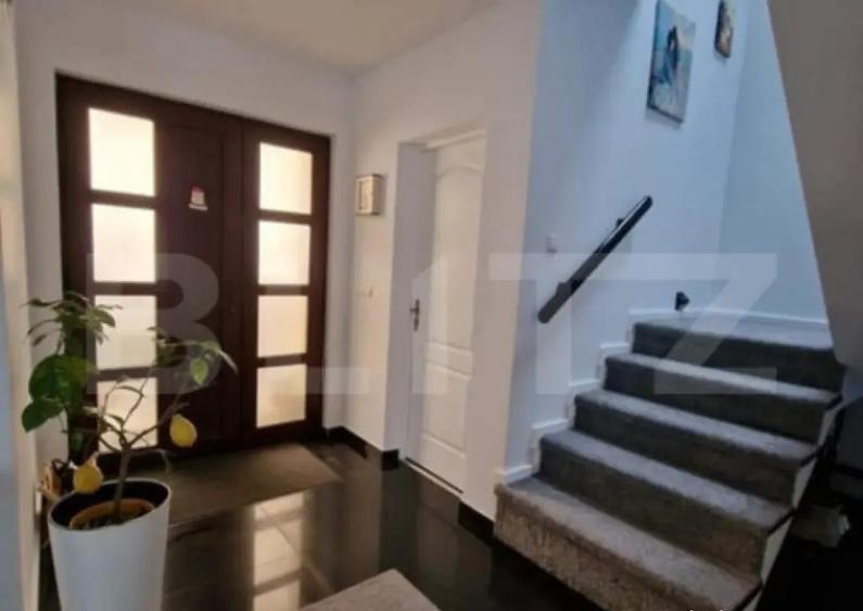 Casa eleganta, cu rafinament ?i intimitate un camin - 10