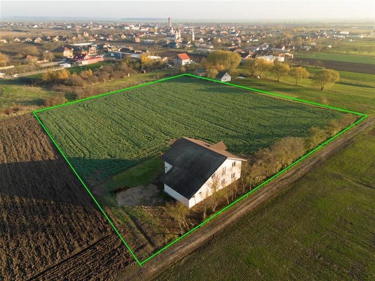 RECO casa Inand la rosu cu teren imens - 1