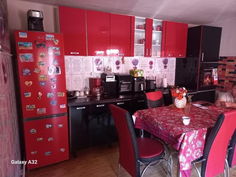 Casă individuală cu 4 camere cu Garaj în Cărăstău