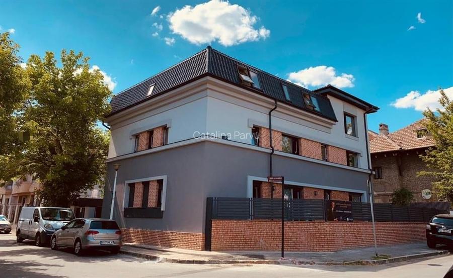 Apartament cu 4 camere decomandat în P-ța Alba Iulia