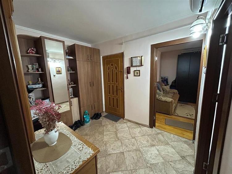 Apartament cu 2 camere de vanzare, 57mp, zona centrala, Piata Moldovei, Directia - 9