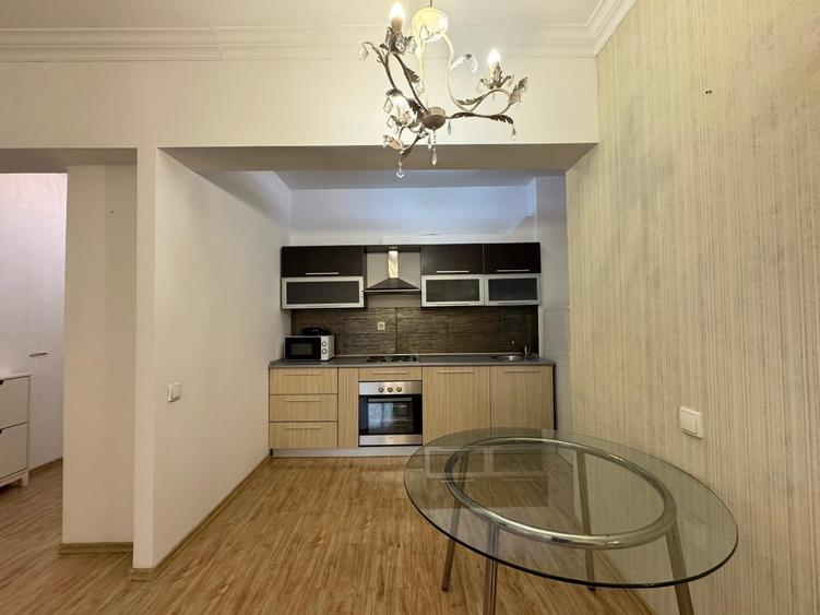 Apartament cu 2 camere decomandat, mobilat în Decebal
