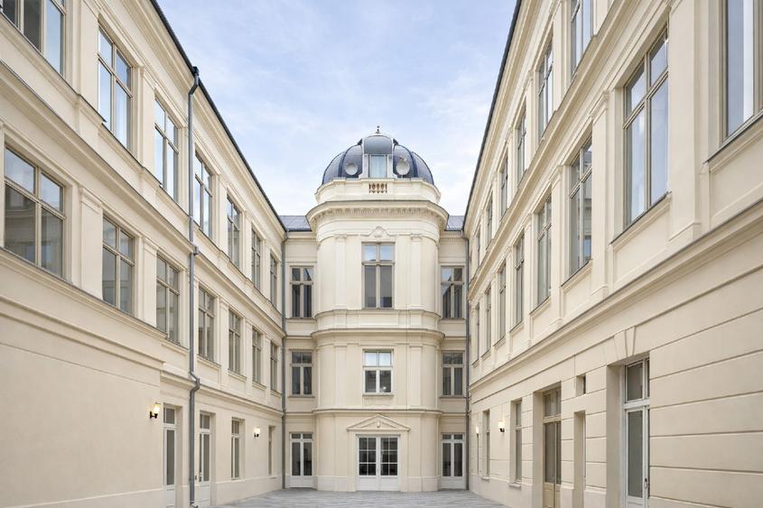 Clădire istorică – fost hotel emblematic în Centrul Istoric - 7