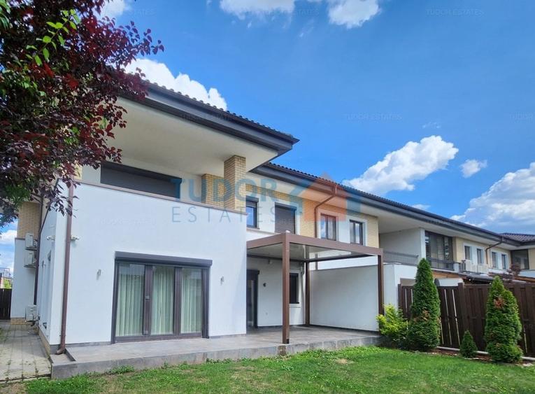 Beautiful 5 bedroom villa in Oxford Gardens - 1