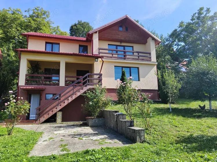 Proprietate alcatuita din imobil ?i teren generos,Comarnic - 19