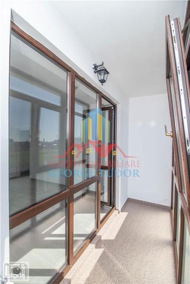 Apartament 2 camere total decomandat + parcare privata, Str. Acvilei 4 - 7