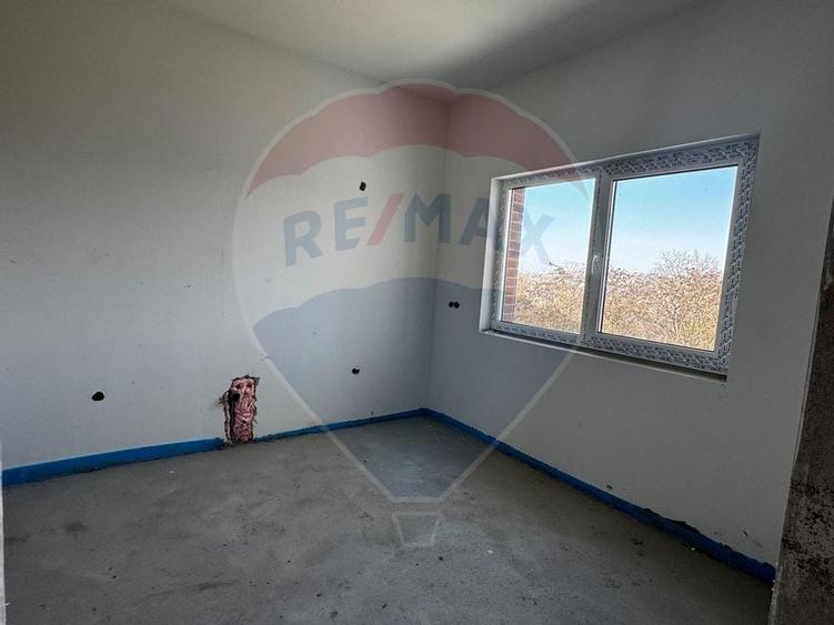 Vând Casă, in Borhanci - 12