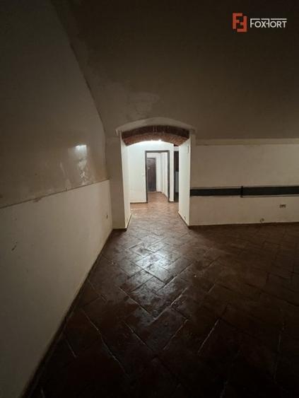 Spatiu comercial, Parter + Demisol, 200 mp, in Piata Libertatii - 15