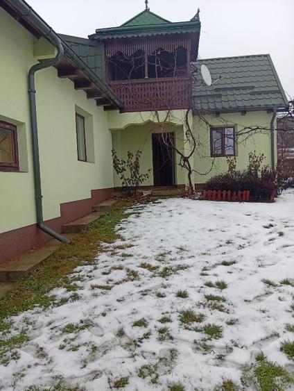 Casa gata de locuit cu teren generos plus o casa batraneasca  - 1