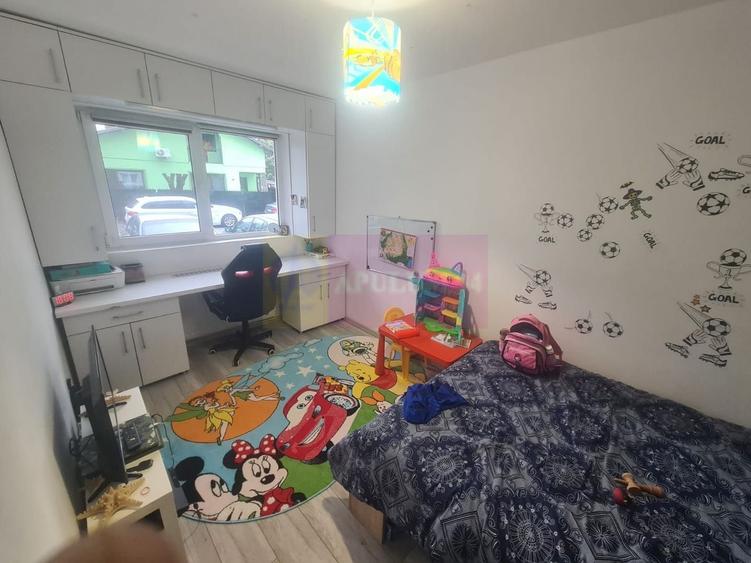 Apartament cu 3 camere semidecomandat în Cuza