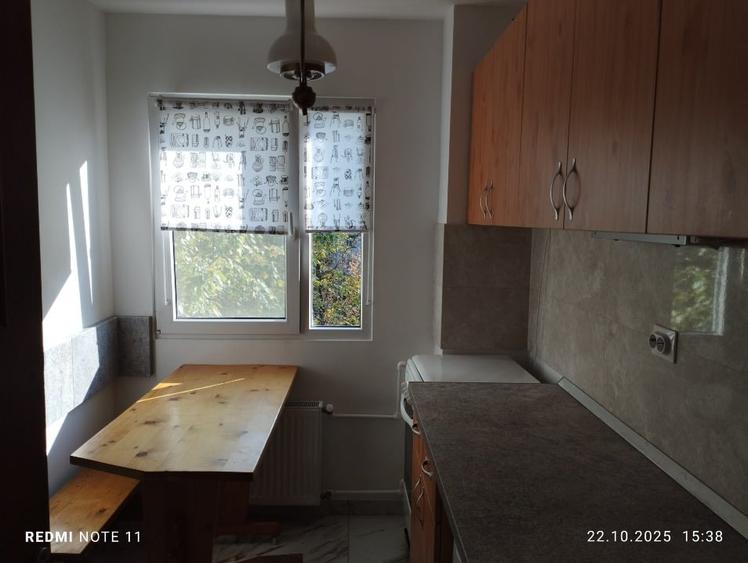 Proprietar închiriez apartament cu 3 camere sector 4 - 5