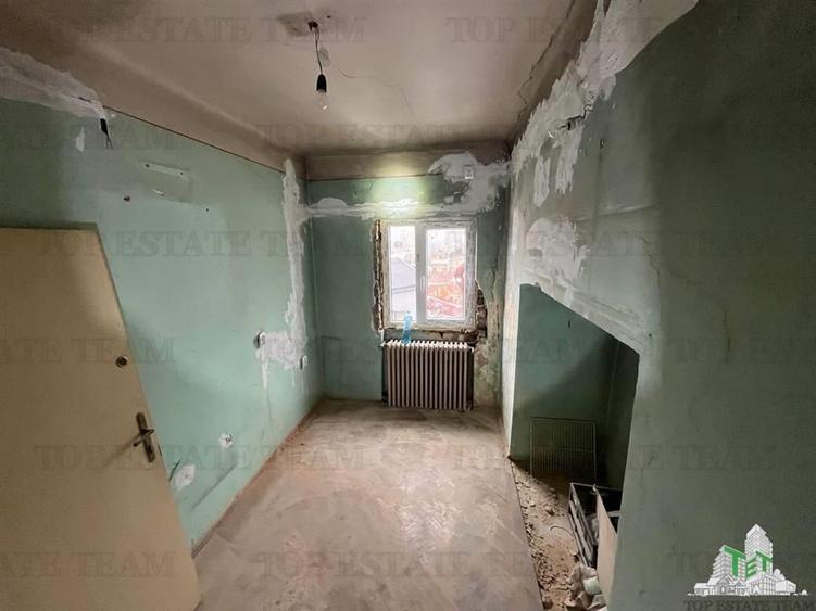 2 garsoniere adiacente la rosu pe Calea Grivitei, etaj 4 - 16