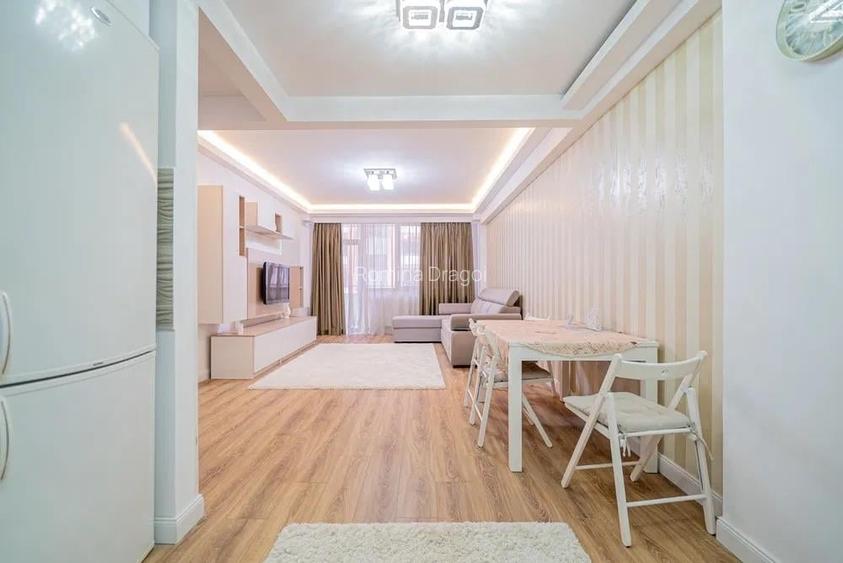 Apartament cu 3 camere decomandat în Tractorul