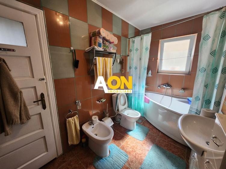 Casă individuală cu 5 camere cu Canalizare în Cetate