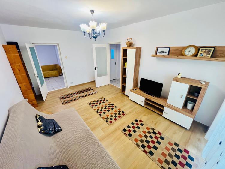 Inchiriez Apartament Doua Camere - 1