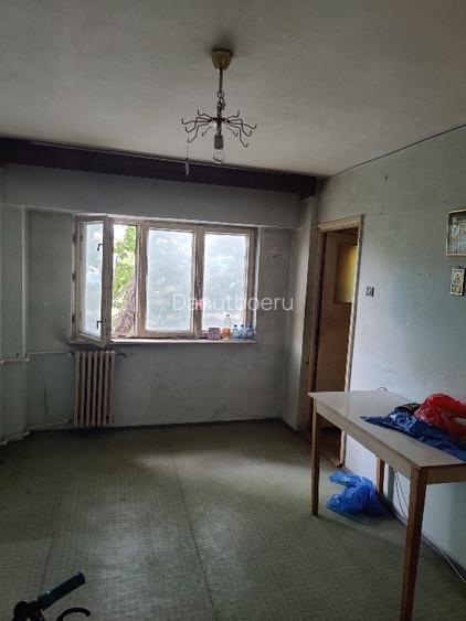Vand garsoniera zona Cet