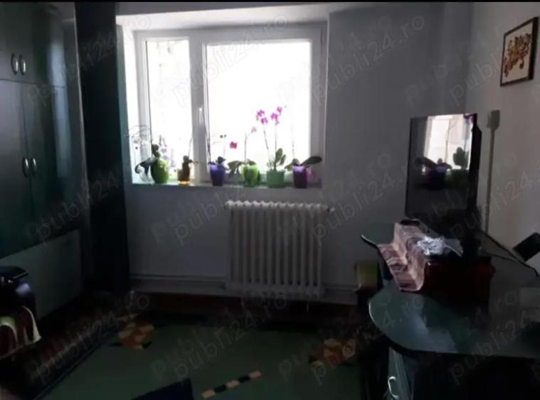 De vanzare Apartament 3 camere - 3