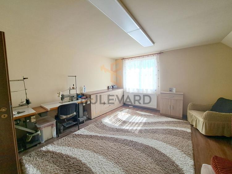 Comision 0! Casa 206 mp utili + pod 60 mp, 4 parcari, 304 mp teren - 16