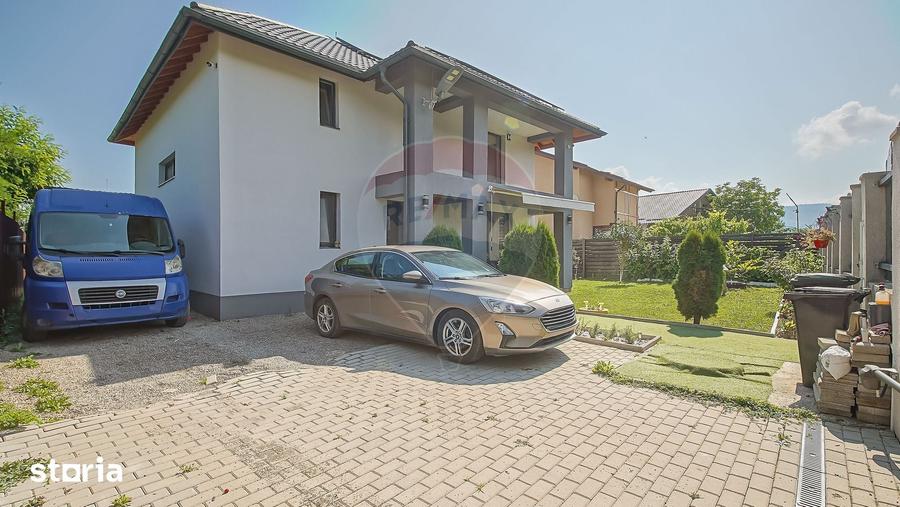 Casă cu 4 camere cu Teren 605 Mp în Florilor