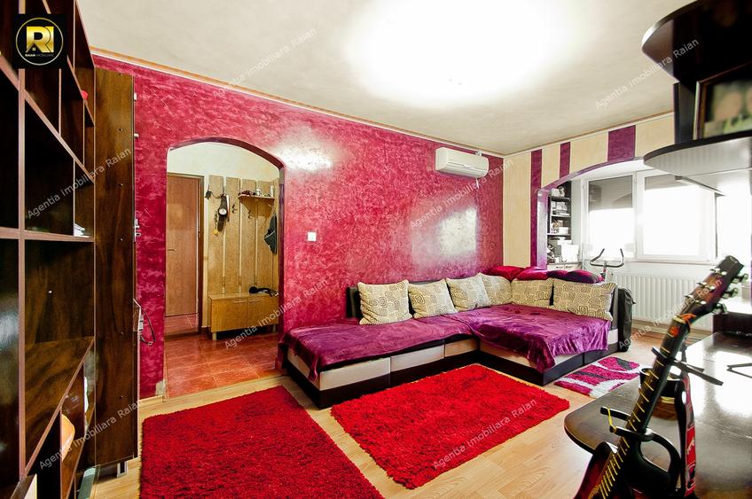 De vanzare 4 camere Micro 20 sup.66mp 2 balcoane renovat si mobilat - 1