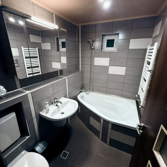 Apartament 3 camere,2 bai,decomandat,zona Politie - 6
