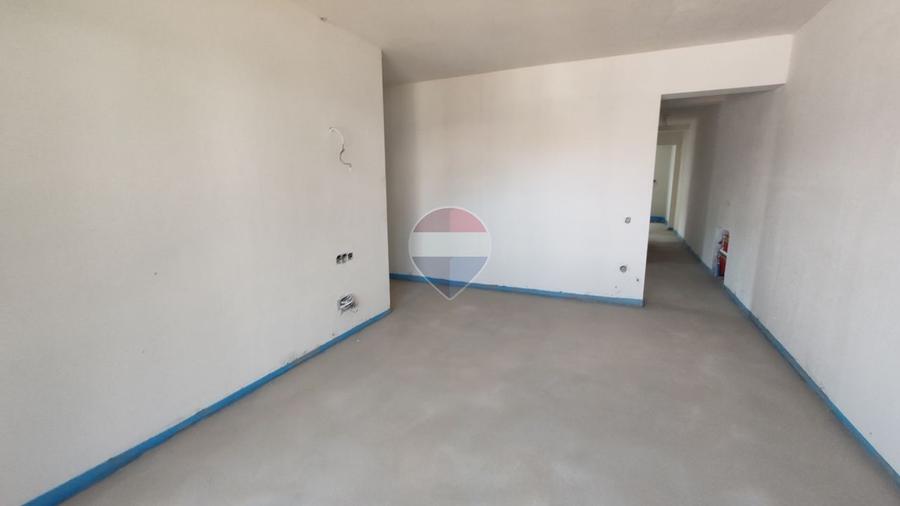 Casă cu 7 camere cu Teren 250 Mp în Florești